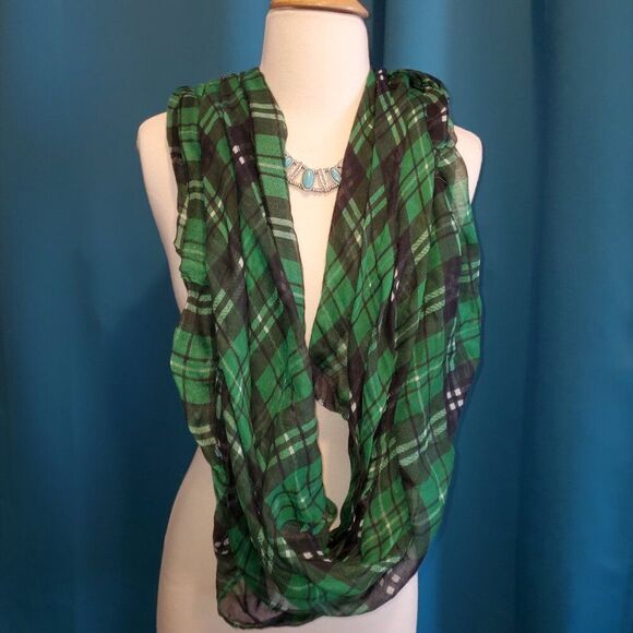 2 Sheer Infinity scarves - Black & Roses - Green Tartan - Picture 7 of 8